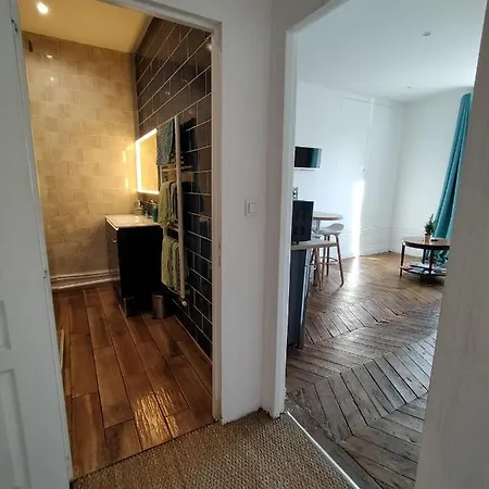 Cosy Parvis Gare Apartment