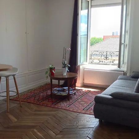 Cosy Parvis Gare Apartment *