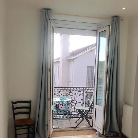Cosy Parvis Gare Apartament *